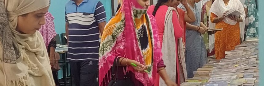 बाल शिवाजी शाळेत पालकांसाठी ग्रंथ प्रदर्शनीचे आयोजन